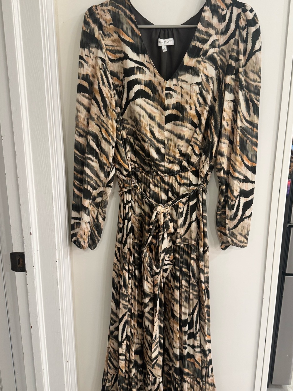 Willa Story Printed Long-Sleeve Midi Dress in Beige Black Sz L